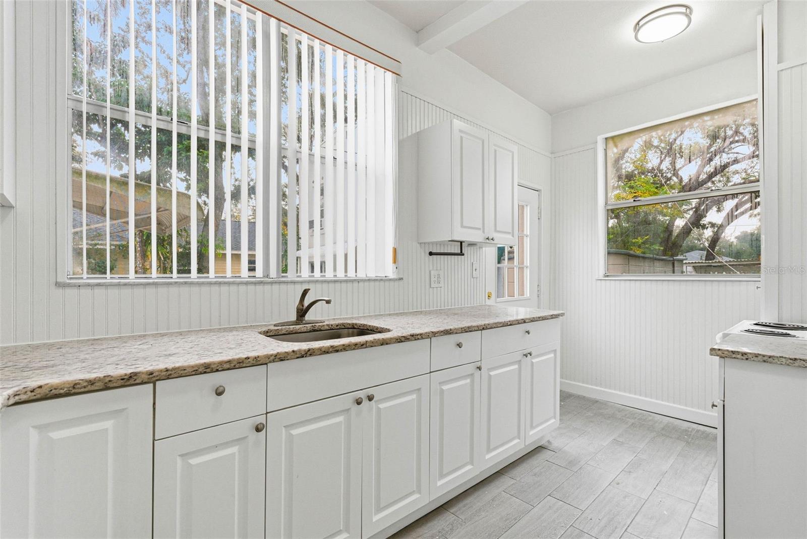 Image 22 of 51 For 1706 4th Avenue E