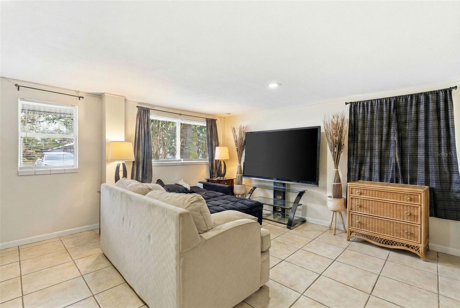 Image 36 of 51 For 1706 4th Avenue E