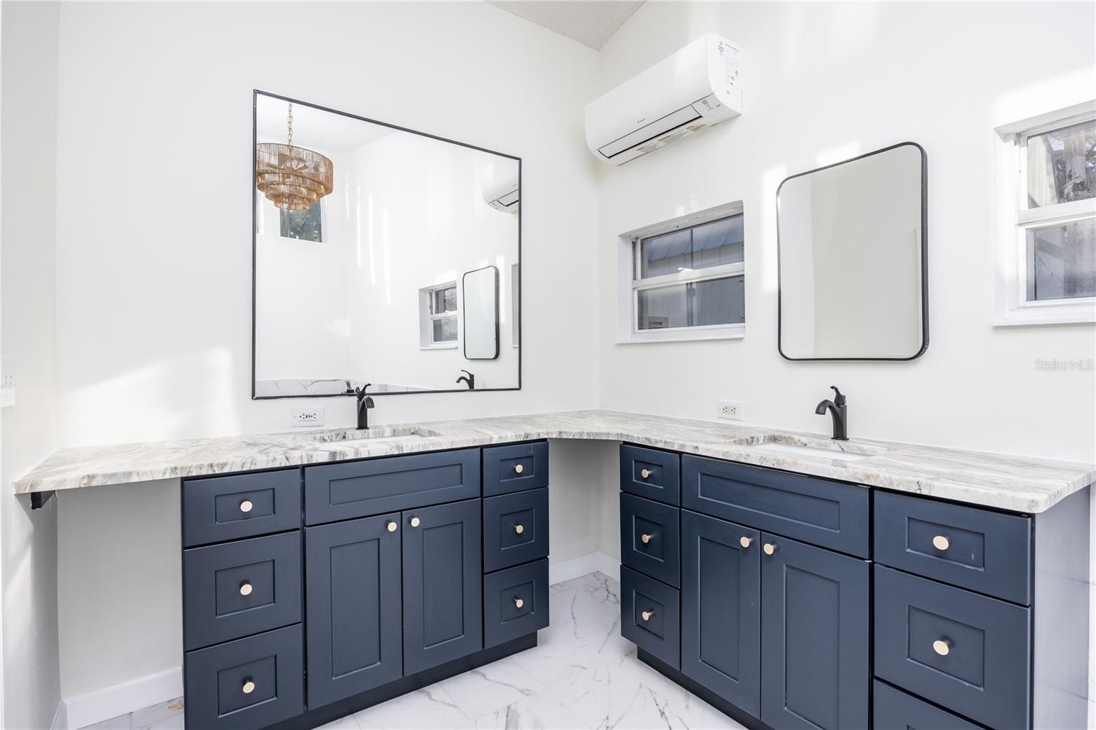 Image 16 of 41 For 5681 Cedar Street Ne