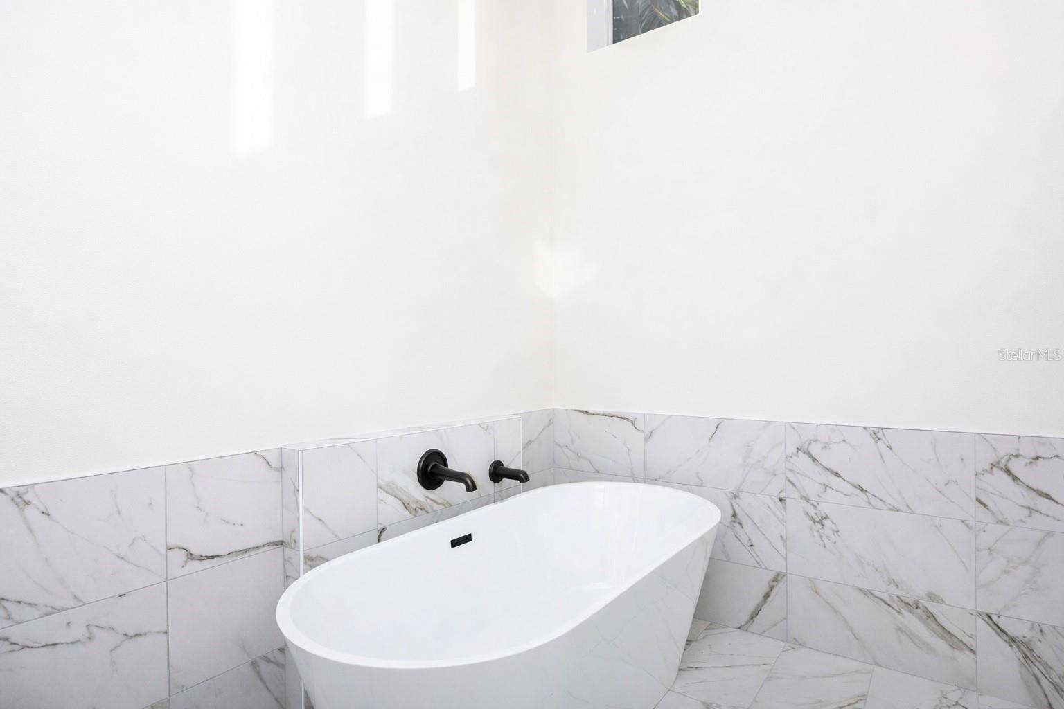 Image 17 of 41 For 5681 Cedar Street Ne