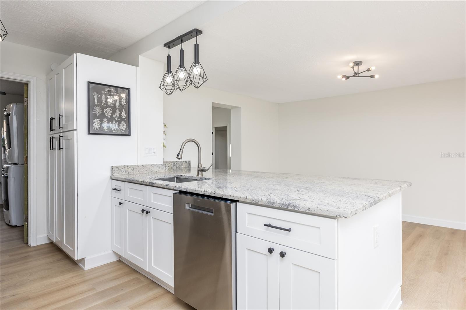 Image 9 of 41 For 5681 Cedar Street Ne