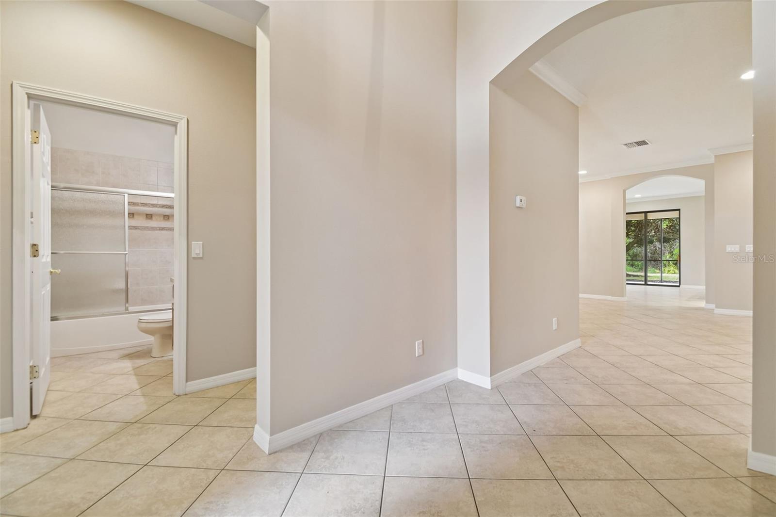 Image 10 of 67 For 127 Silver Falls Drive