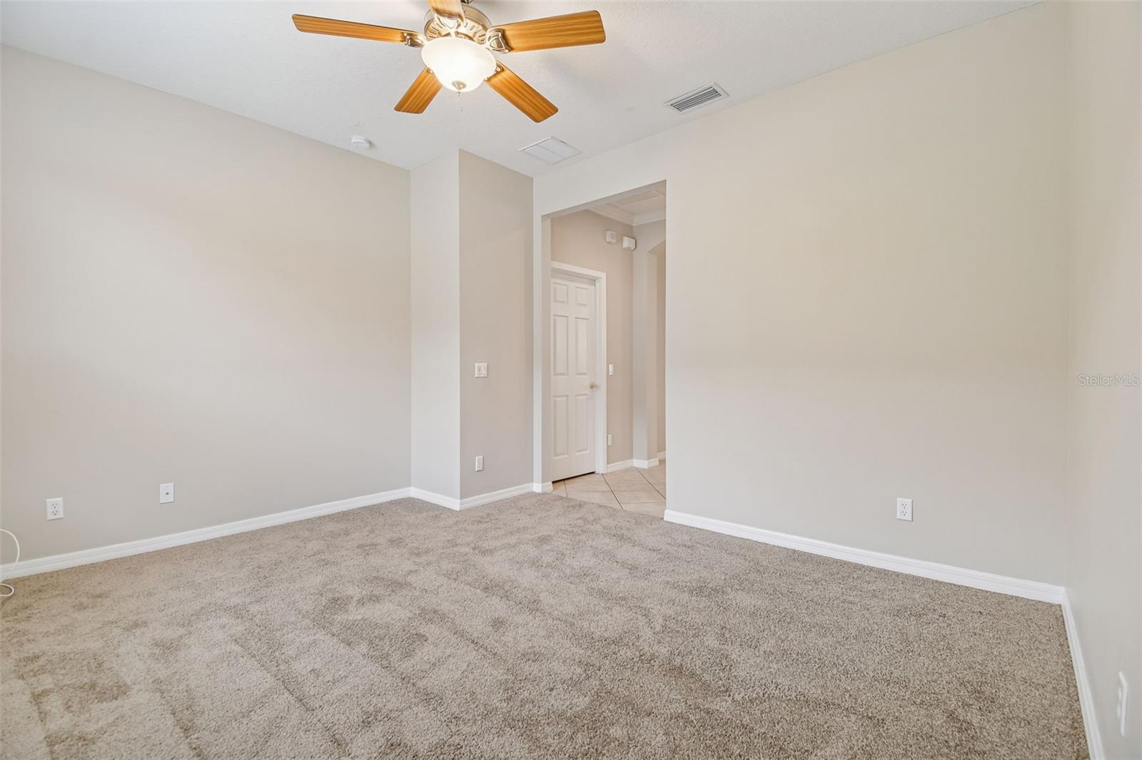 Image 14 of 67 For 127 Silver Falls Drive