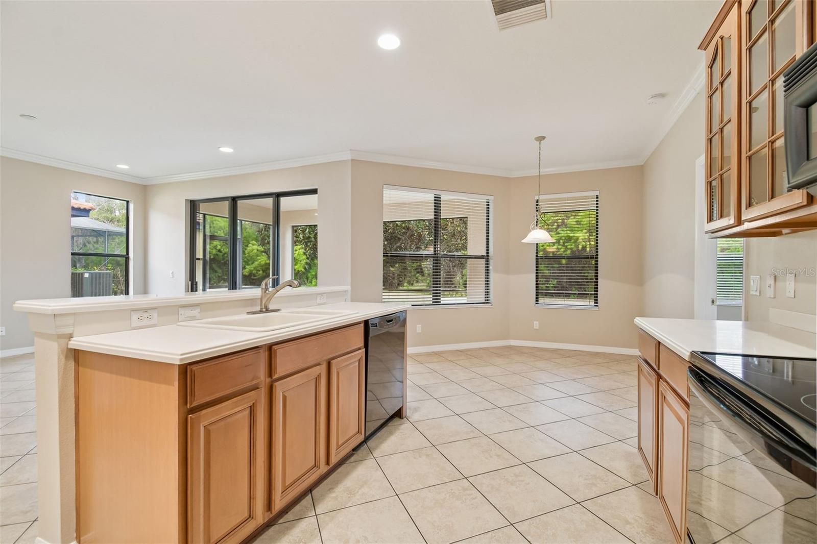 Image 21 of 67 For 127 Silver Falls Drive