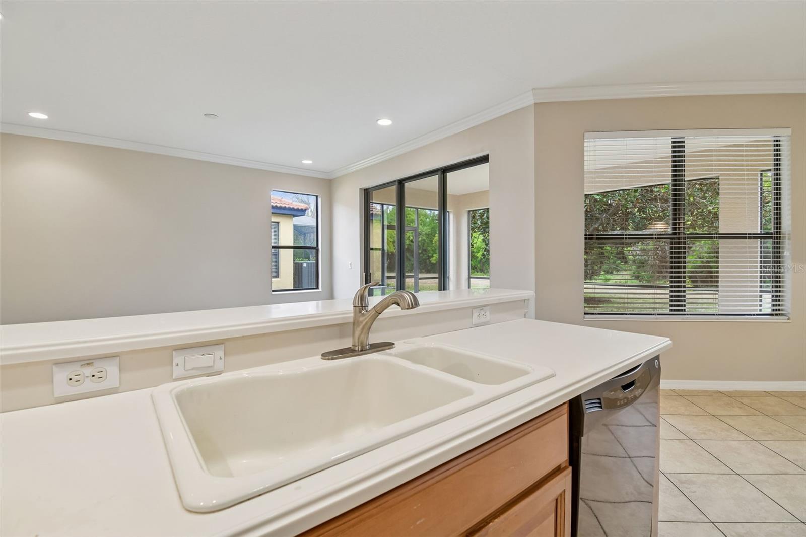 Image 22 of 67 For 127 Silver Falls Drive