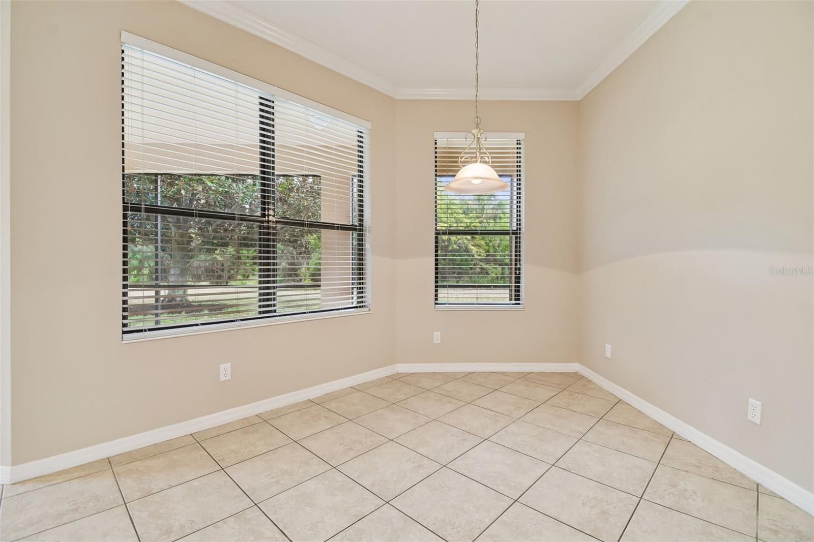 Image 25 of 67 For 127 Silver Falls Drive