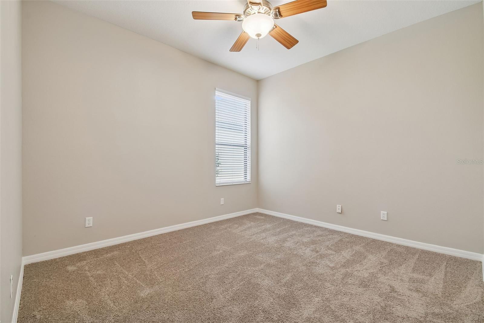 Image 33 of 67 For 127 Silver Falls Drive