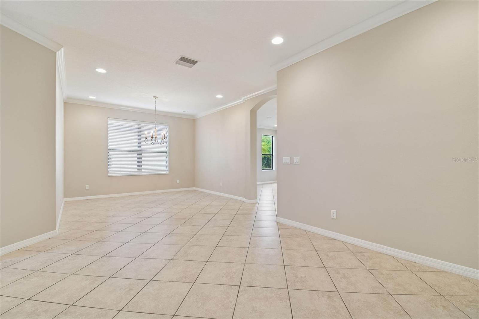 Image 7 of 67 For 127 Silver Falls Drive