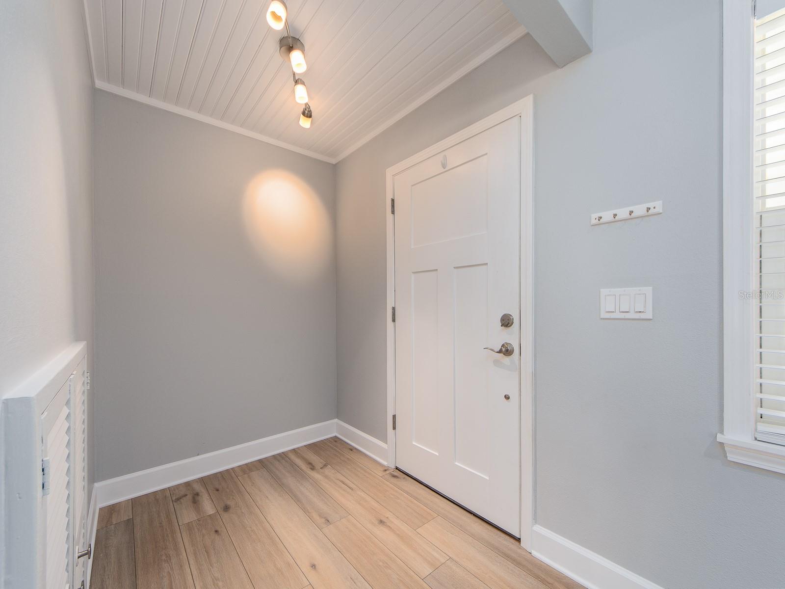 Image 5 of 43 For 1241 Hercules Avenue