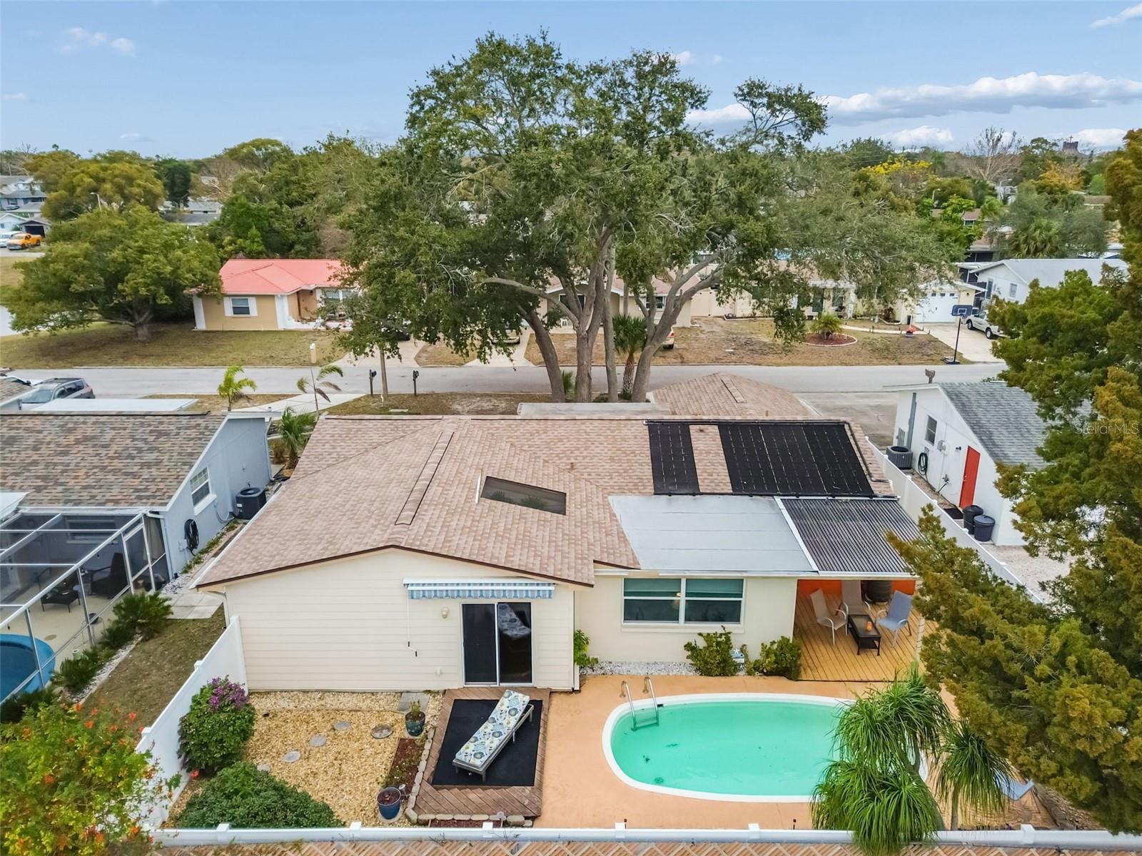 Image 2 of 27 For 7740 Hawthorn Drive