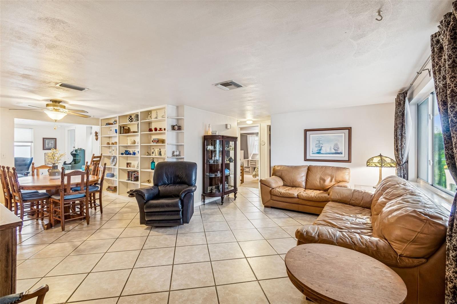 Image 5 of 27 For 7740 Hawthorn Drive