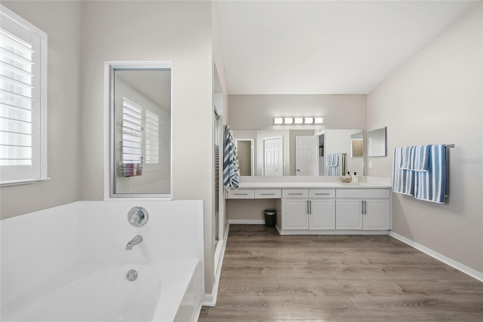 Image 28 of 46 For 2119 Cattleman Drive