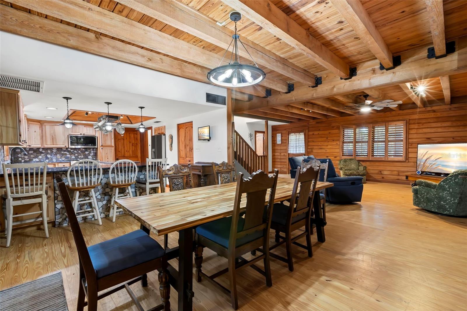 Image 12 of 66 For 809 Cardinal Avenue