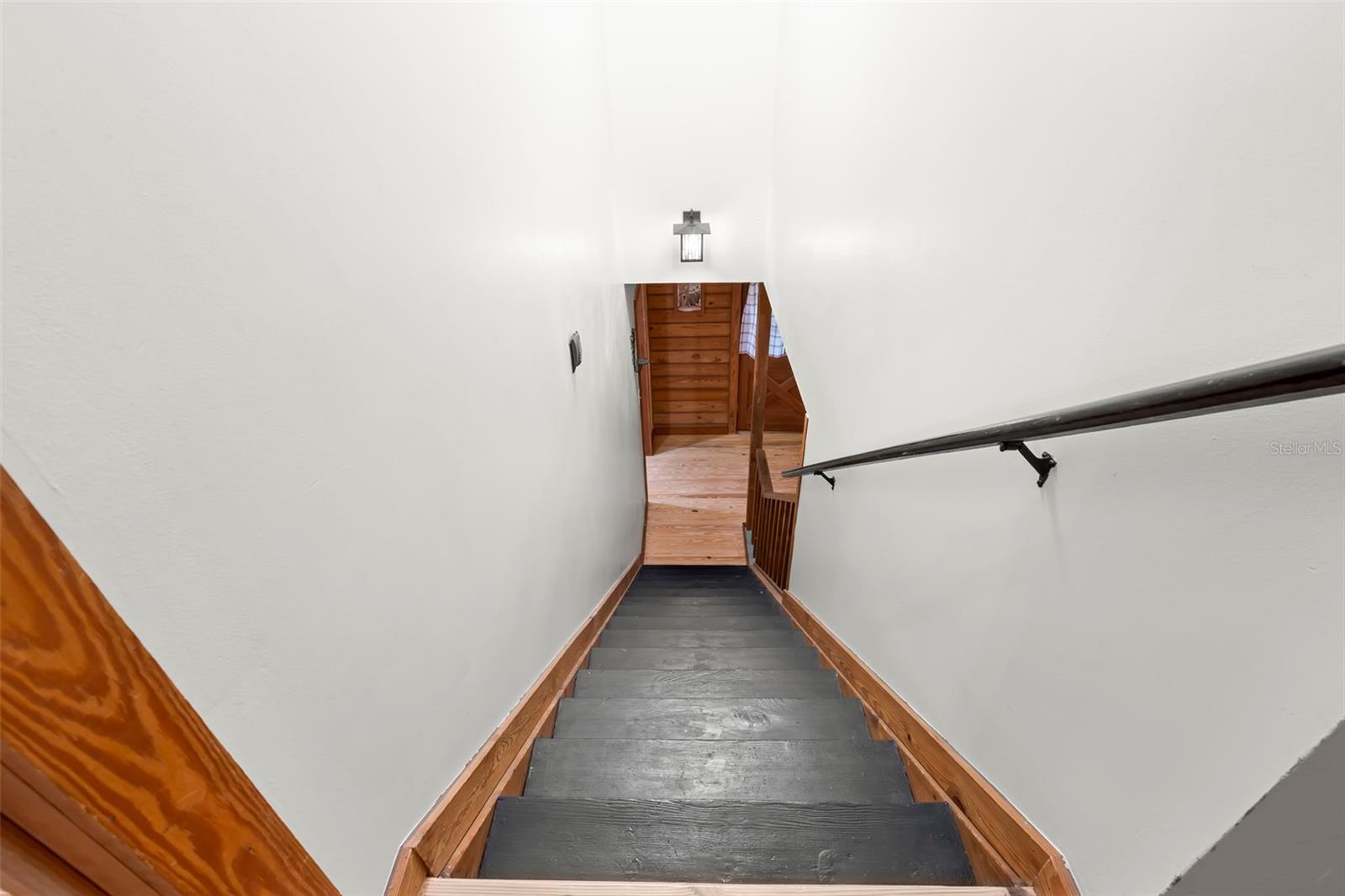 Image 23 of 66 For 809 Cardinal Avenue