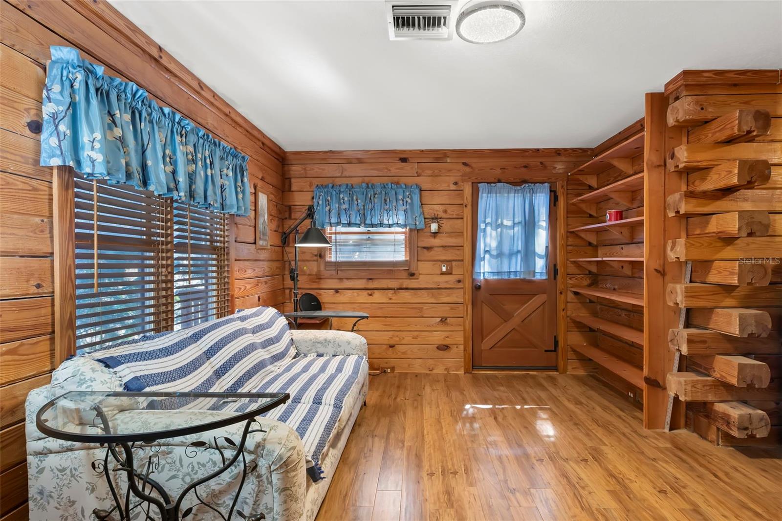 Image 40 of 66 For 809 Cardinal Avenue