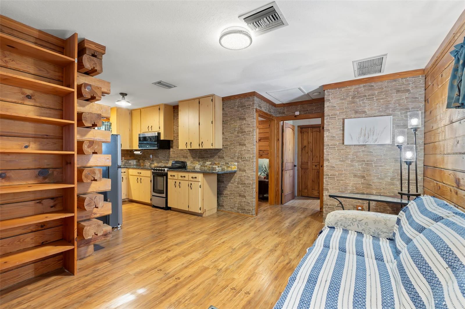 Image 41 of 66 For 809 Cardinal Avenue