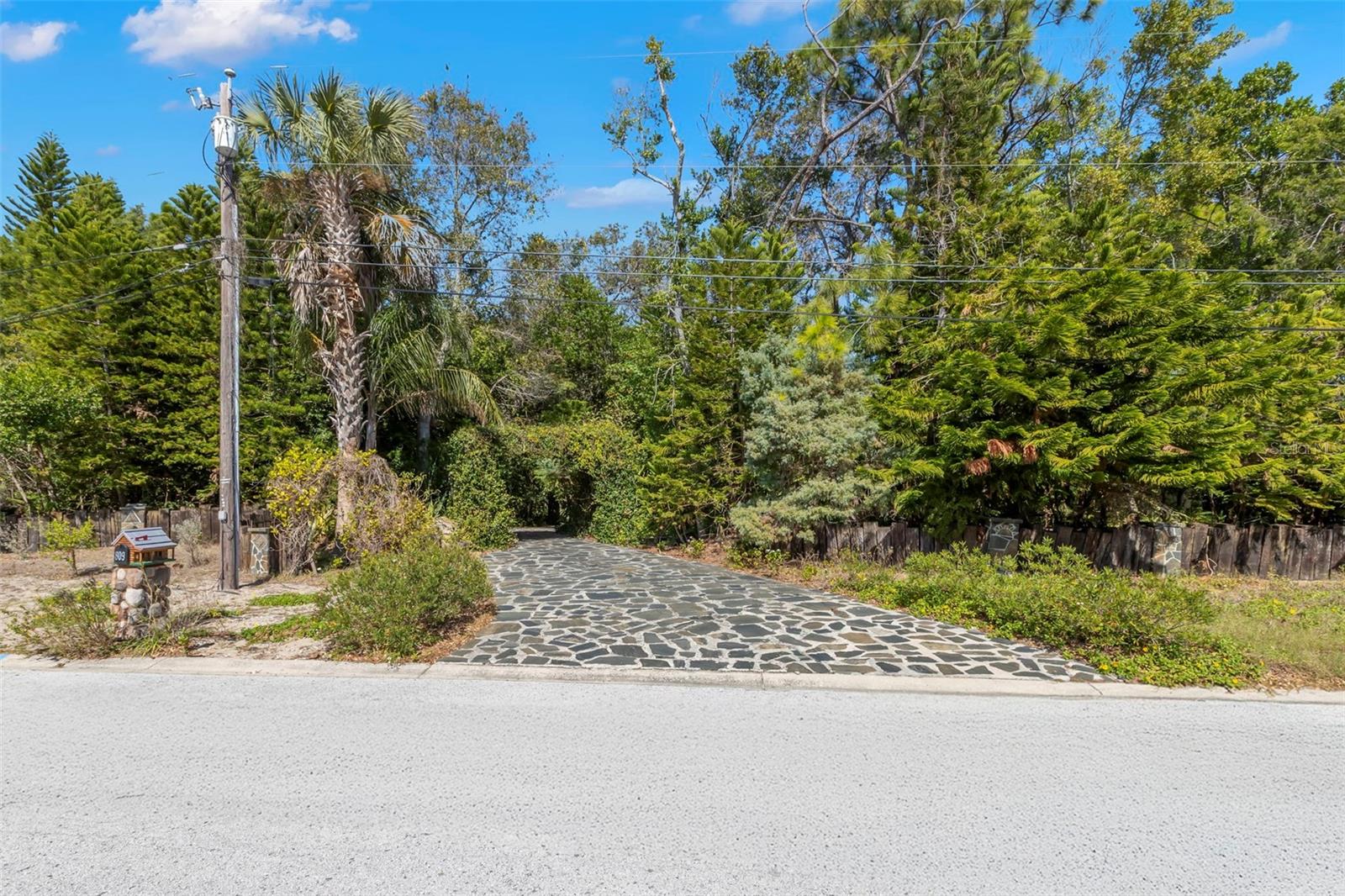 Image 62 of 66 For 809 Cardinal Avenue