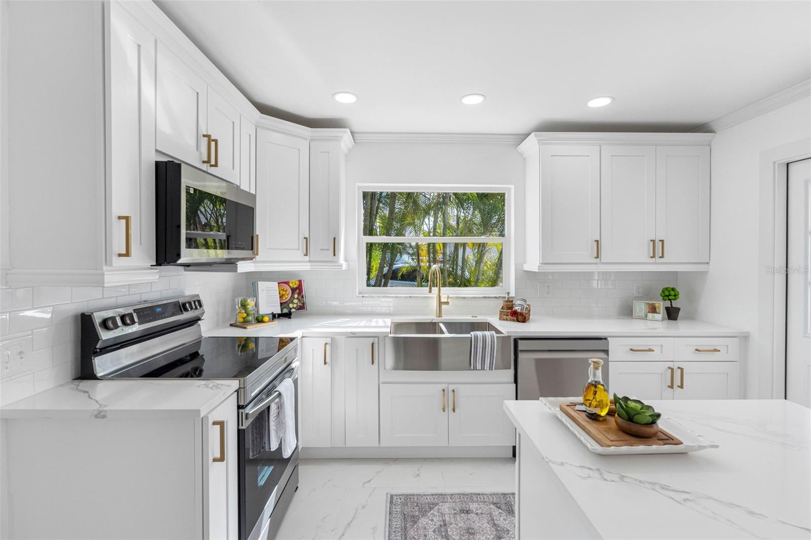 Listing photo id 17 for 785 115th Avenue