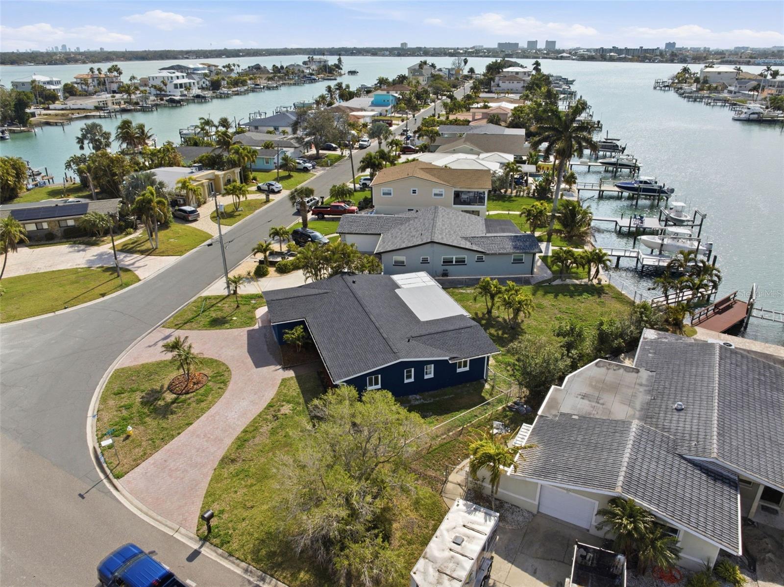 Listing photo id 0 for 785 115th Avenue