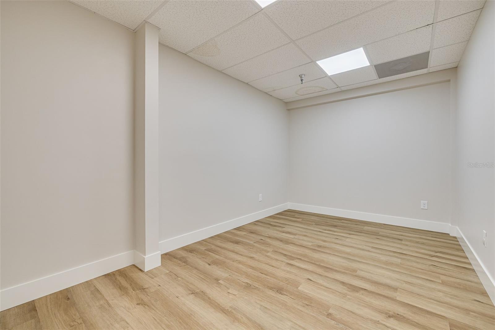 Image 18 of 27 For 1465 Fort Harrison Avenue