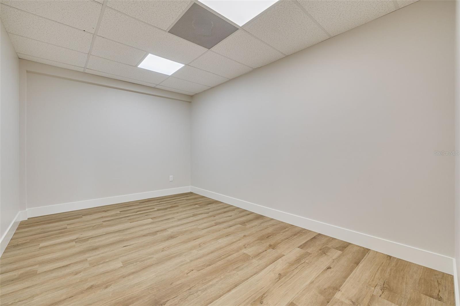 Image 19 of 27 For 1465 Fort Harrison Avenue