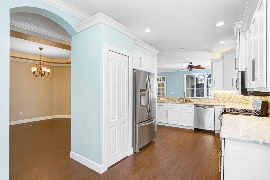 Listing photo id 9 for 9513 West Park Village Drive