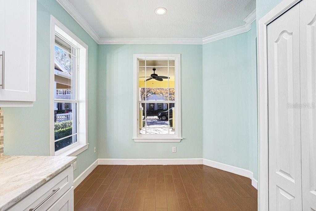 Listing photo id 11 for 9513 West Park Village Drive