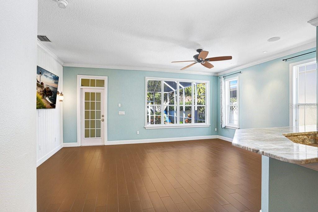 Listing photo id 12 for 9513 West Park Village Drive