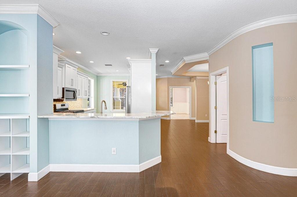 Listing photo id 13 for 9513 West Park Village Drive