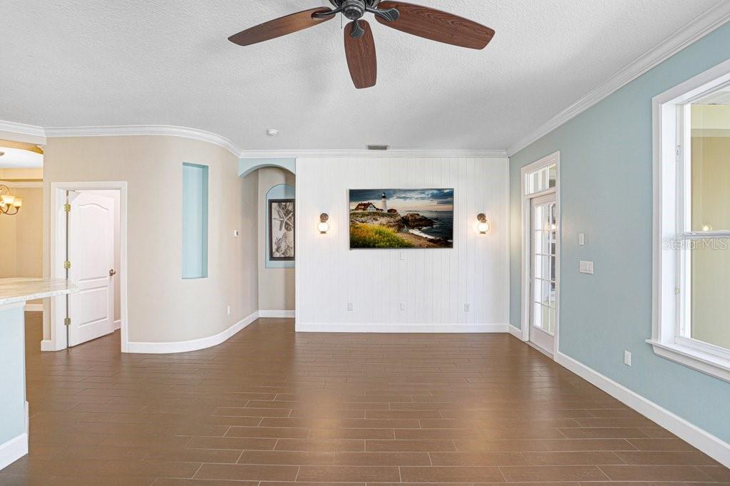 Listing photo id 15 for 9513 West Park Village Drive