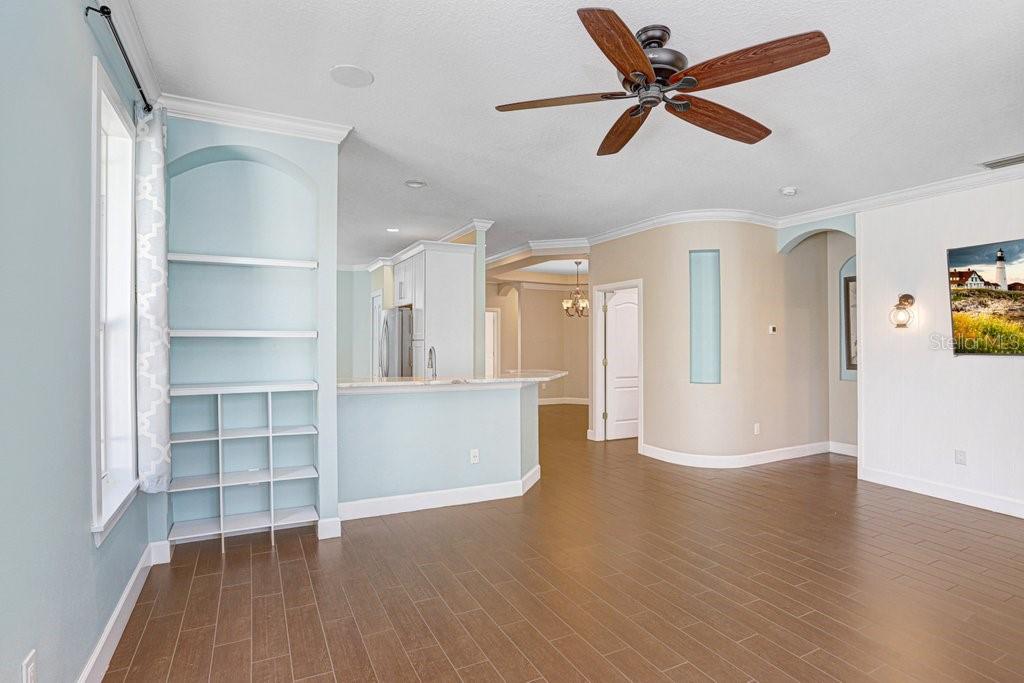 Listing photo id 16 for 9513 West Park Village Drive