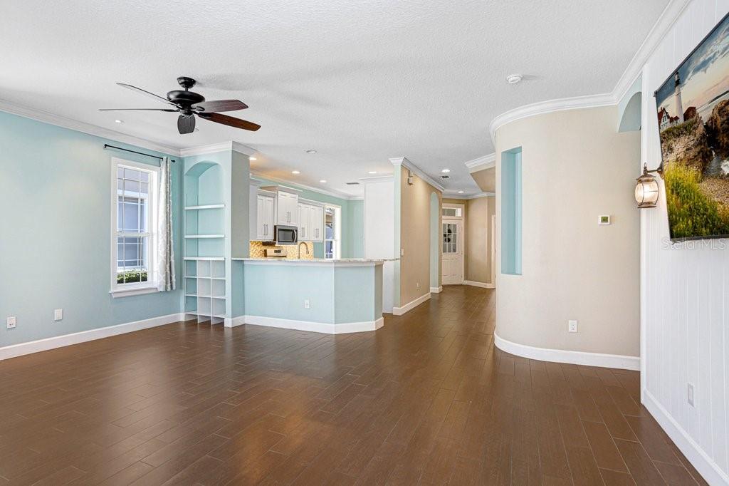 Listing photo id 17 for 9513 West Park Village Drive