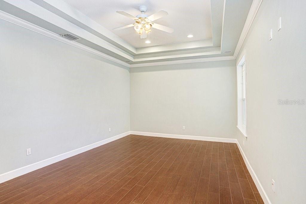 Listing photo id 19 for 9513 West Park Village Drive