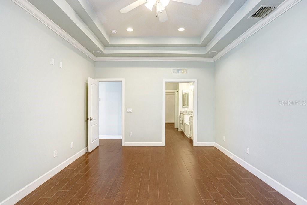 Listing photo id 20 for 9513 West Park Village Drive