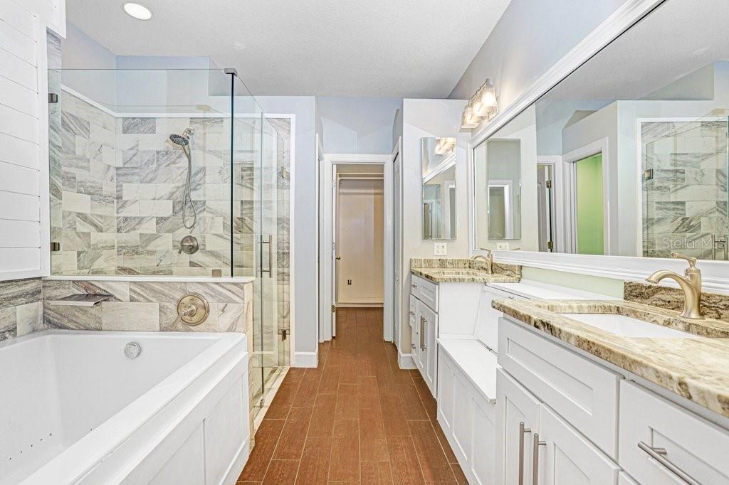 Listing photo id 21 for 9513 West Park Village Drive