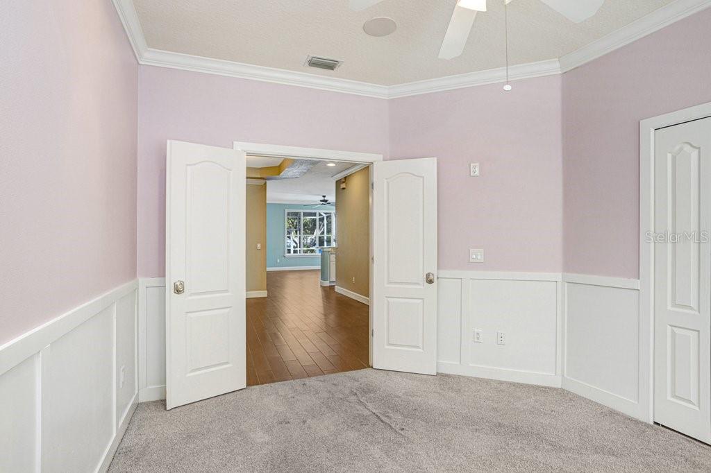 Listing photo id 25 for 9513 West Park Village Drive