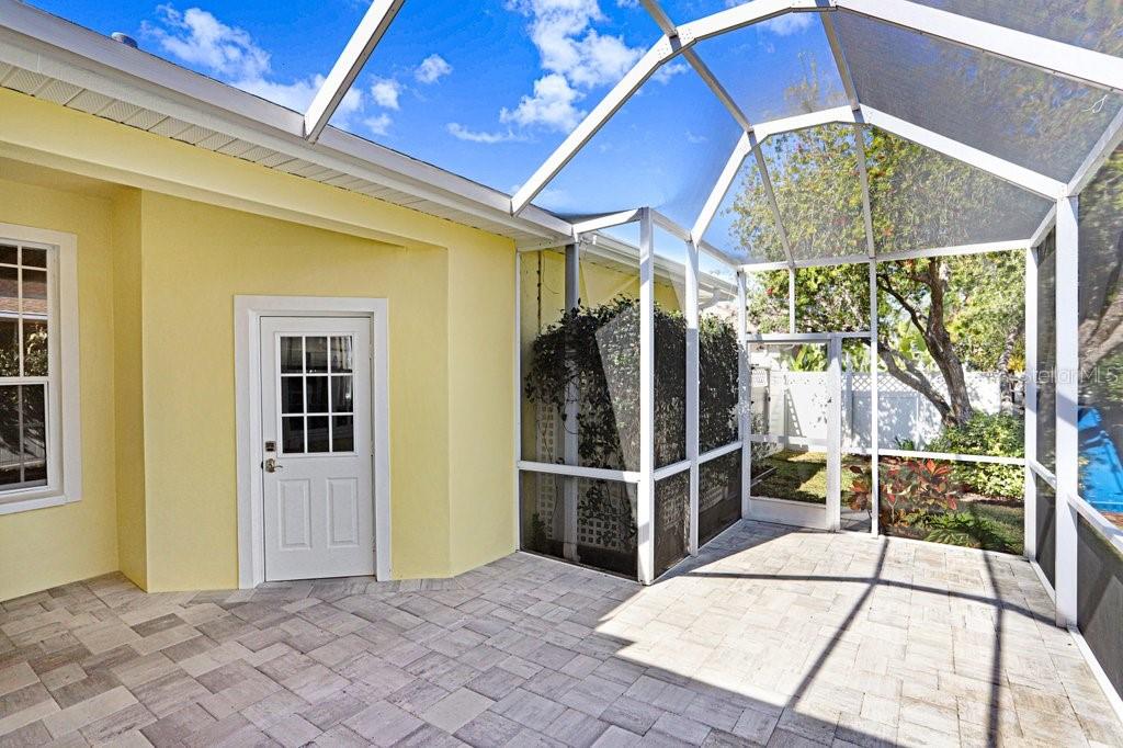 Listing photo id 30 for 9513 West Park Village Drive