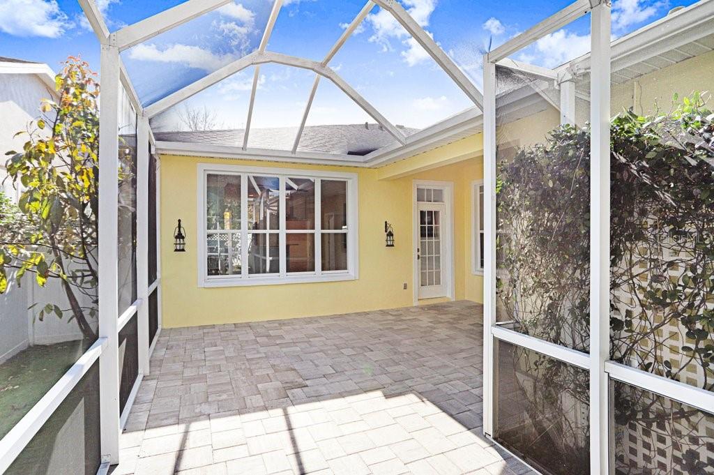 Listing photo id 31 for 9513 West Park Village Drive