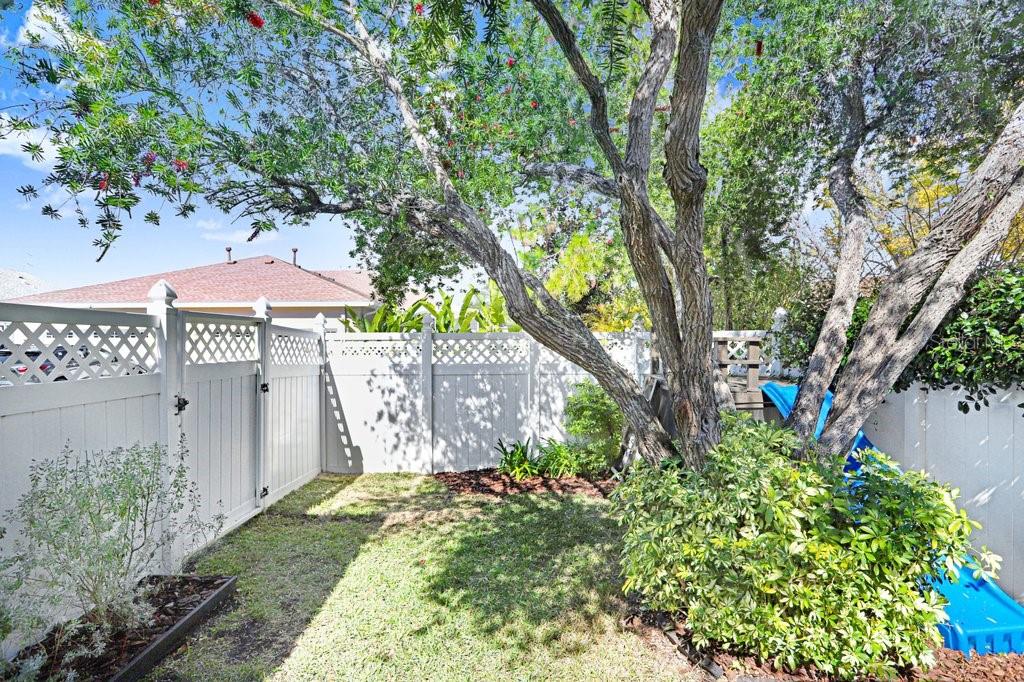 Listing photo id 32 for 9513 West Park Village Drive