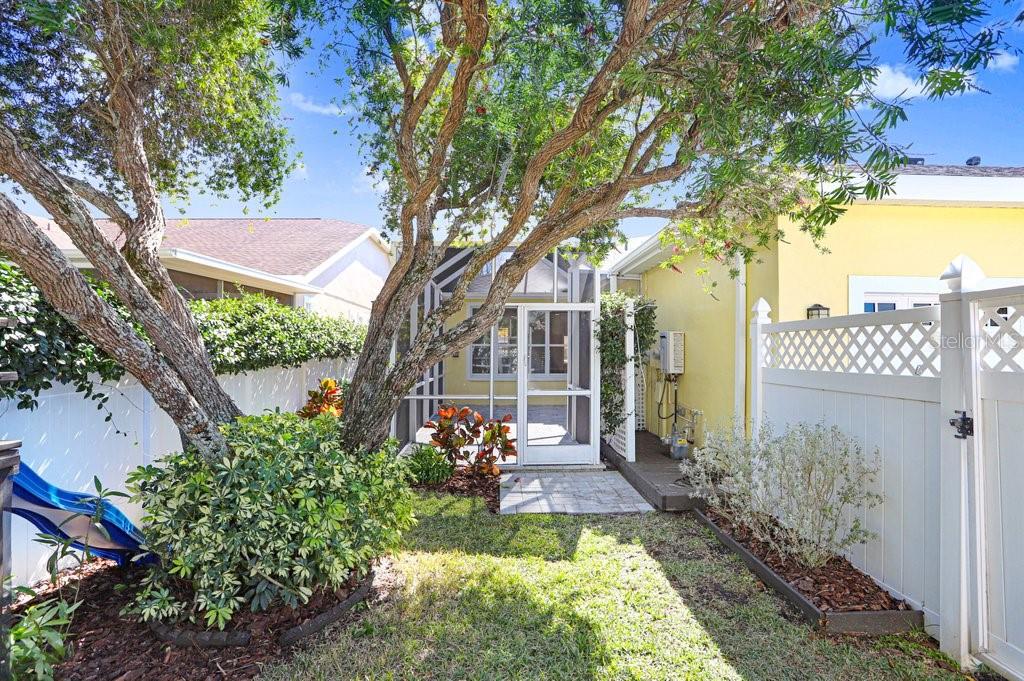 Listing photo id 34 for 9513 West Park Village Drive