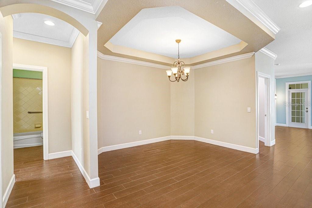 Listing photo id 4 for 9513 West Park Village Drive