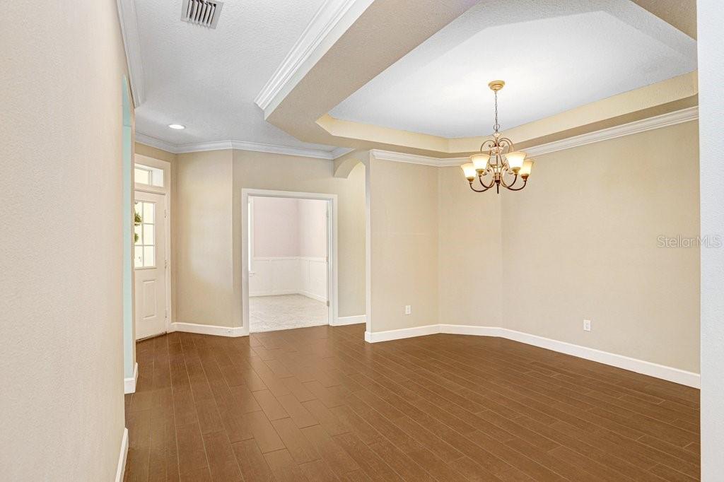 Listing photo id 7 for 9513 West Park Village Drive