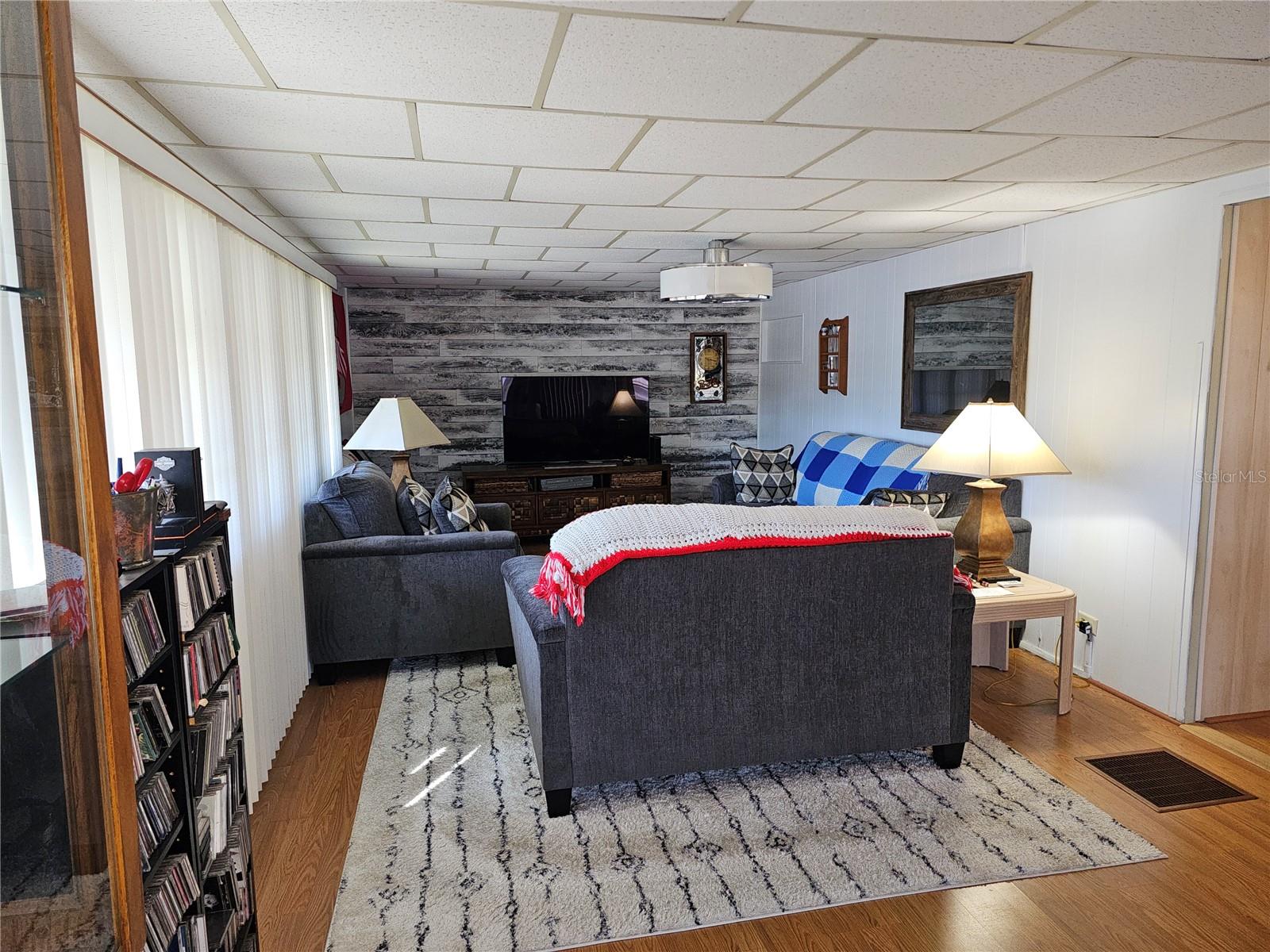 Listing photo id 9 for 18675 Us Highway 19 N 454