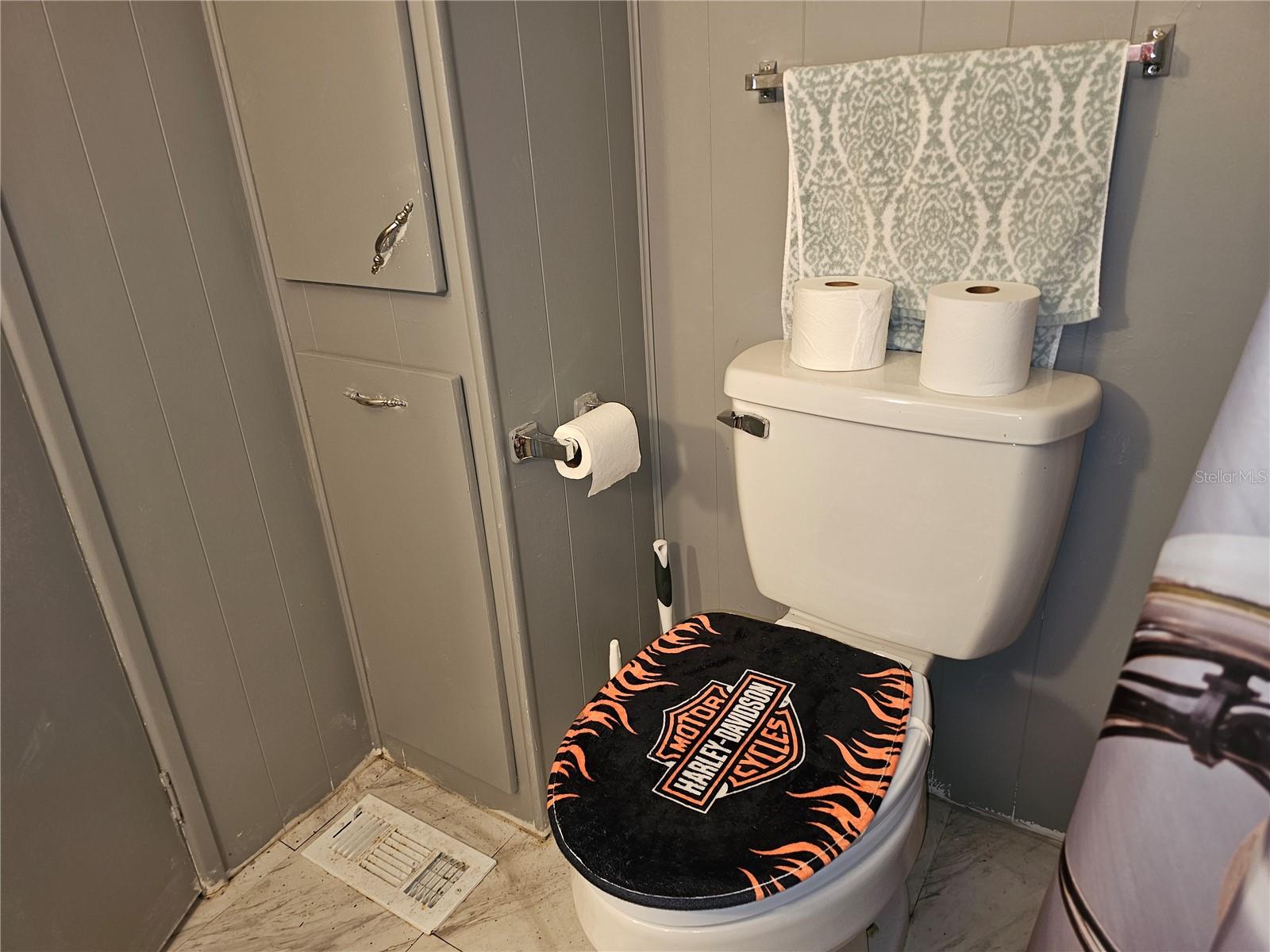 Listing photo id 23 for 18675 Us Highway 19 N 454