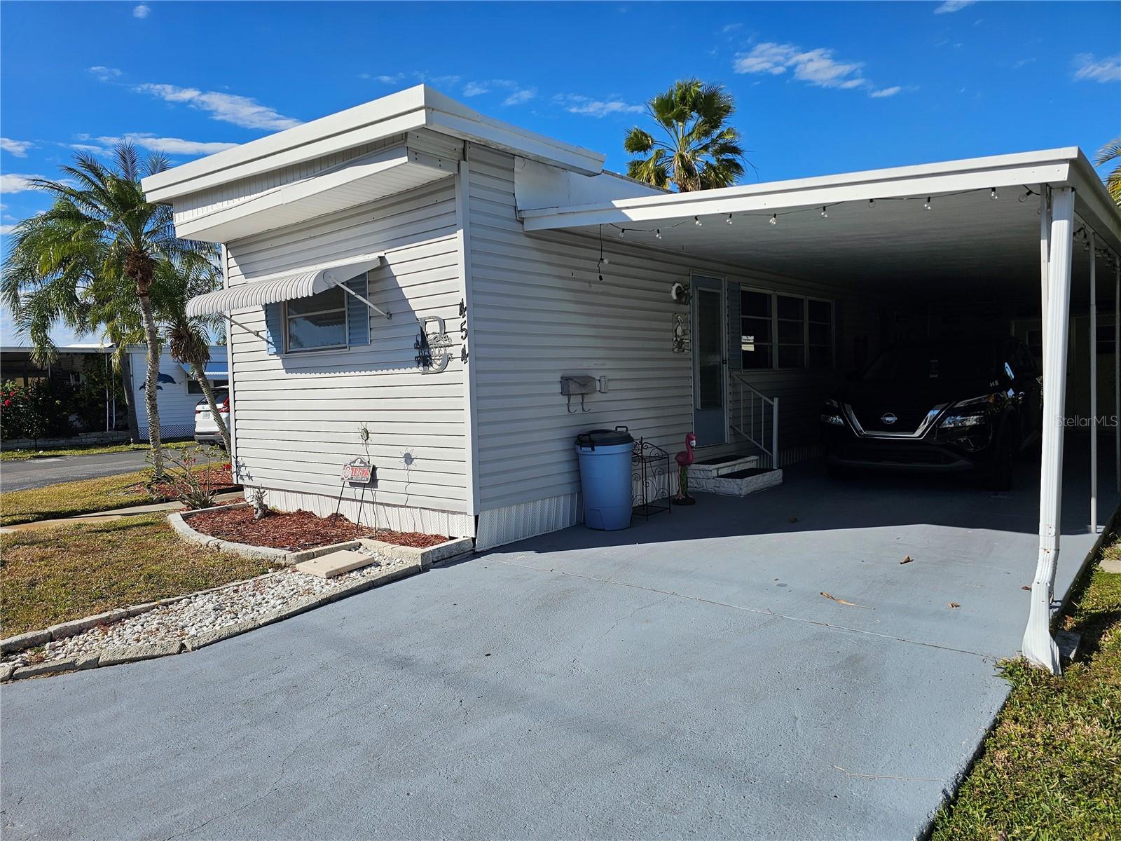 Listing photo id 25 for 18675 Us Highway 19 N 454