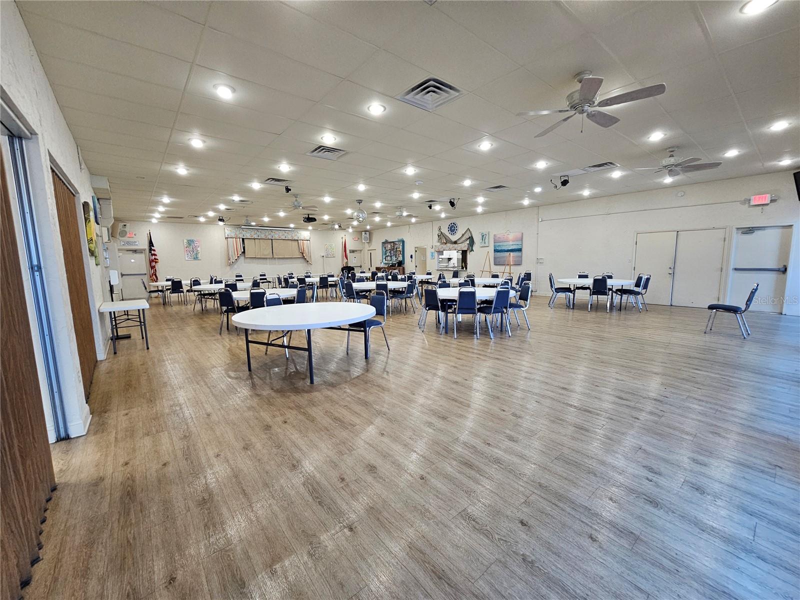 Listing photo id 32 for 18675 Us Highway 19 N 454