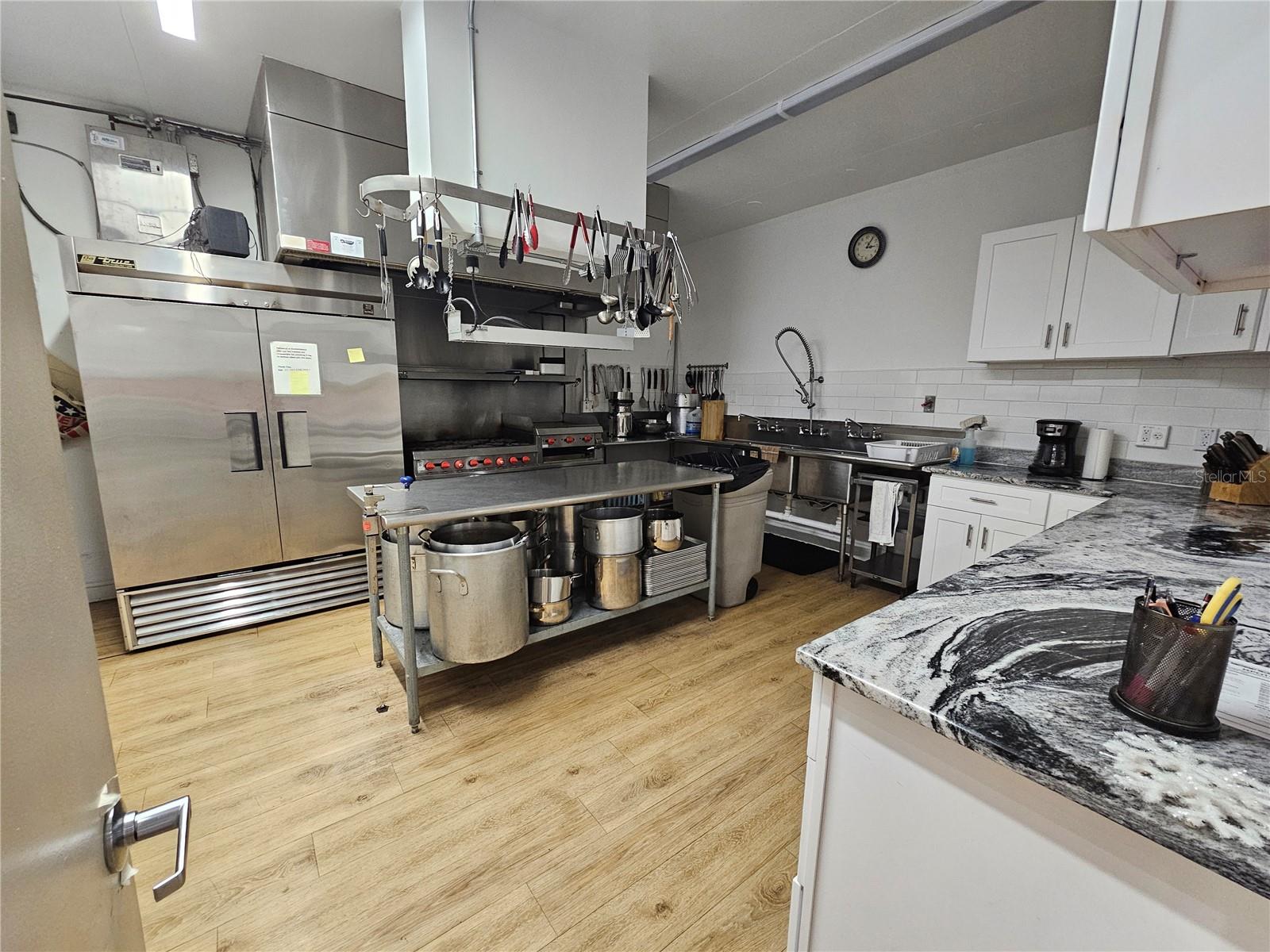 Listing photo id 33 for 18675 Us Highway 19 N 454