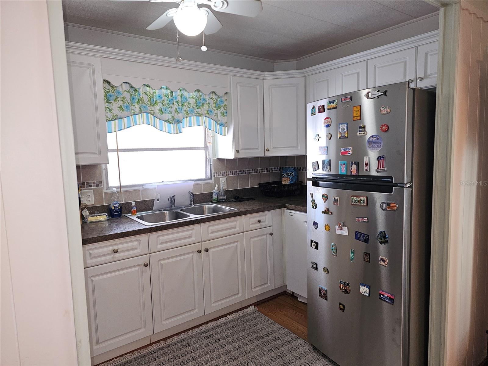 Listing photo id 4 for 18675 Us Highway 19 N 454