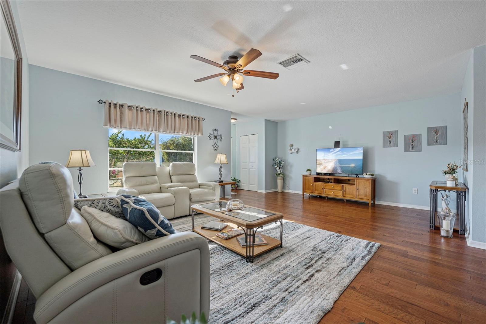 Image 6 of 74 For 1207 Bluewater Drive