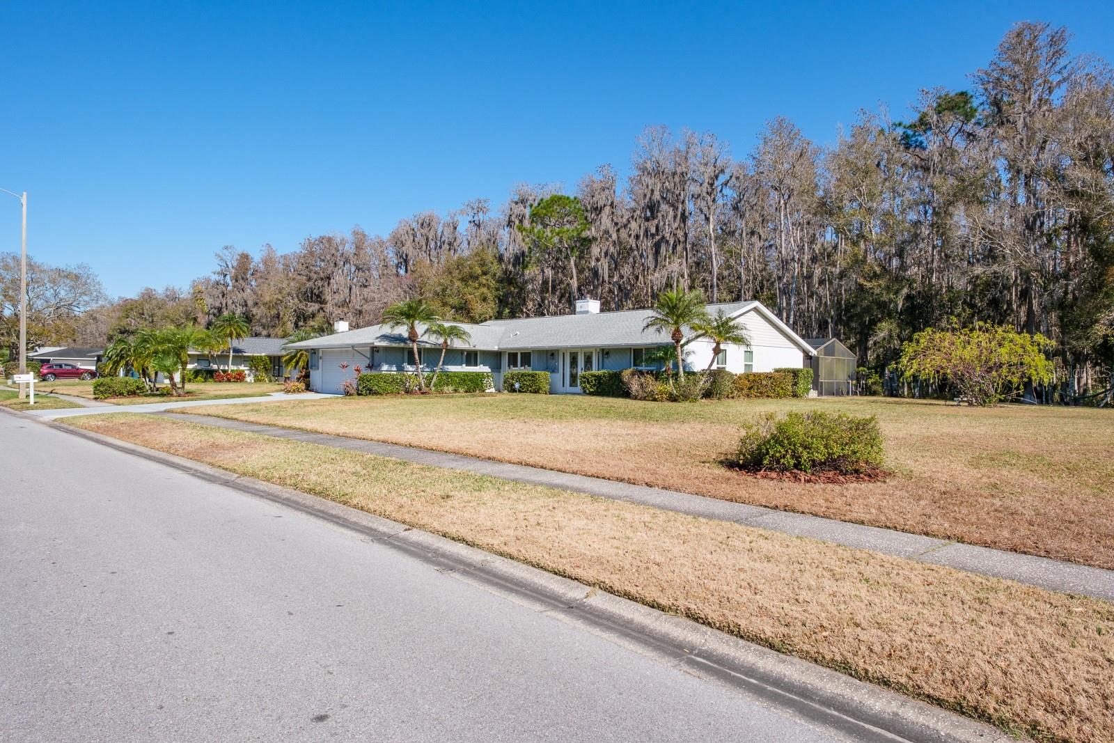 Image 11 of 74 For 501 Lakeview Drive